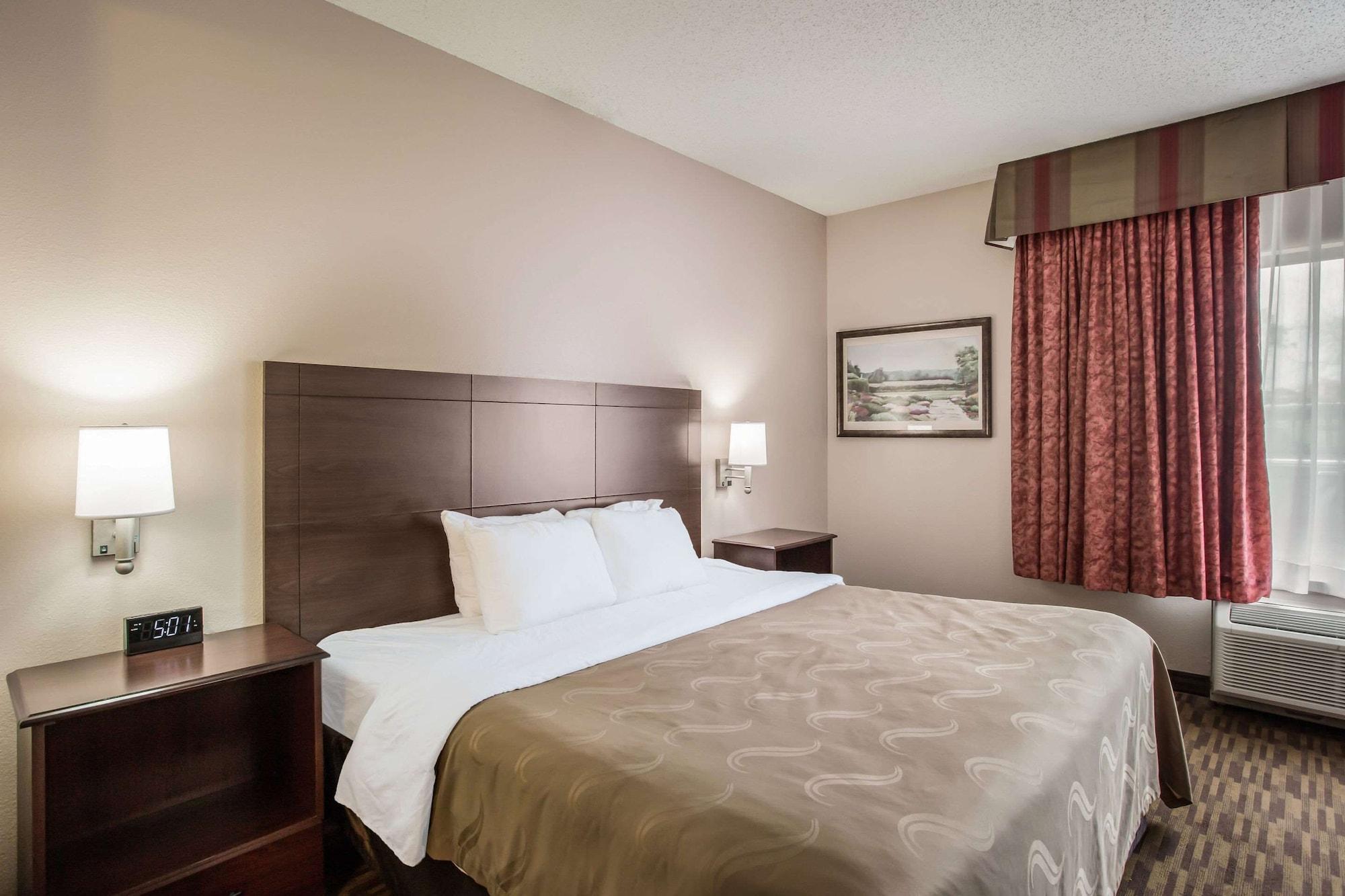 Quality Inn & Suites Lawrence - University Area Экстерьер фото