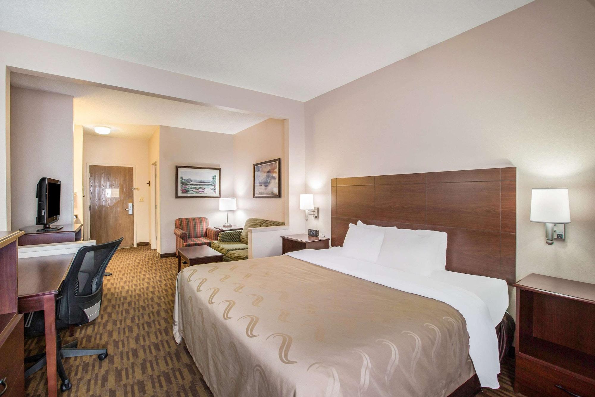Quality Inn & Suites Lawrence - University Area Экстерьер фото