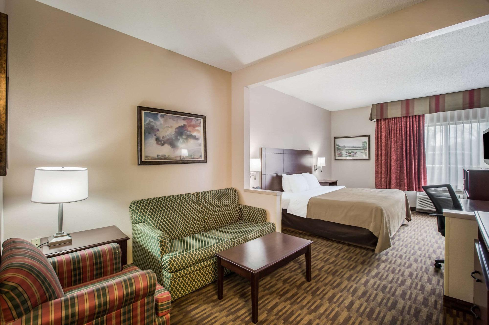 Quality Inn & Suites Lawrence - University Area Экстерьер фото