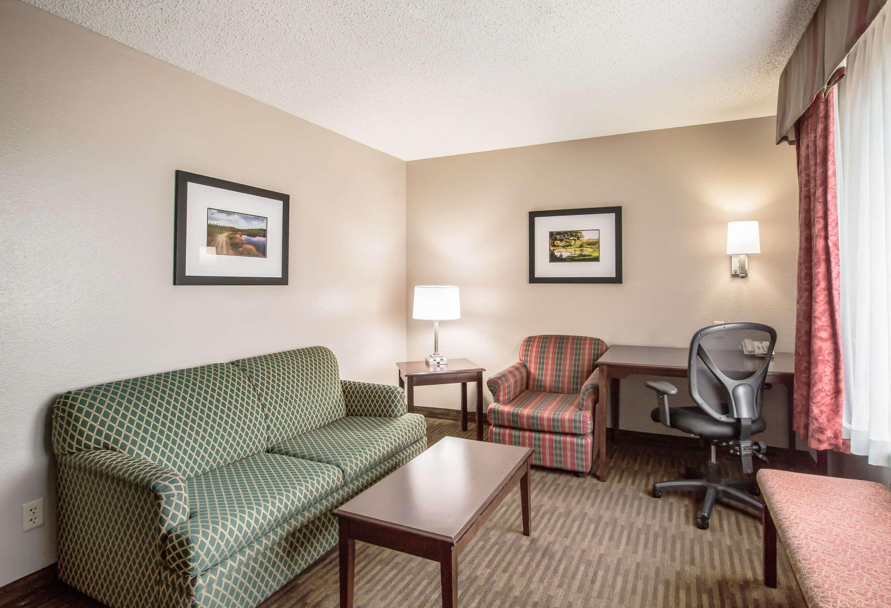 Quality Inn & Suites Lawrence - University Area Экстерьер фото