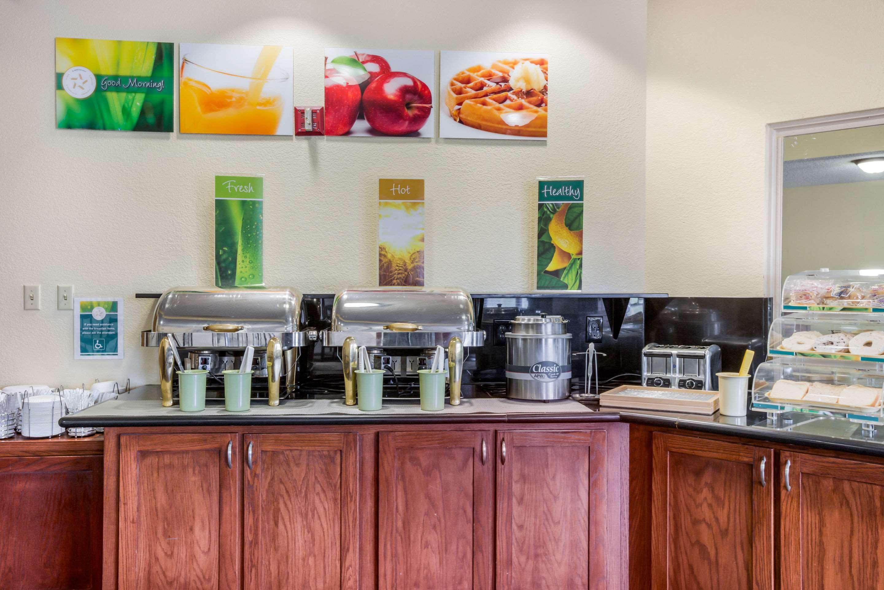 Quality Inn & Suites Lawrence - University Area Экстерьер фото
